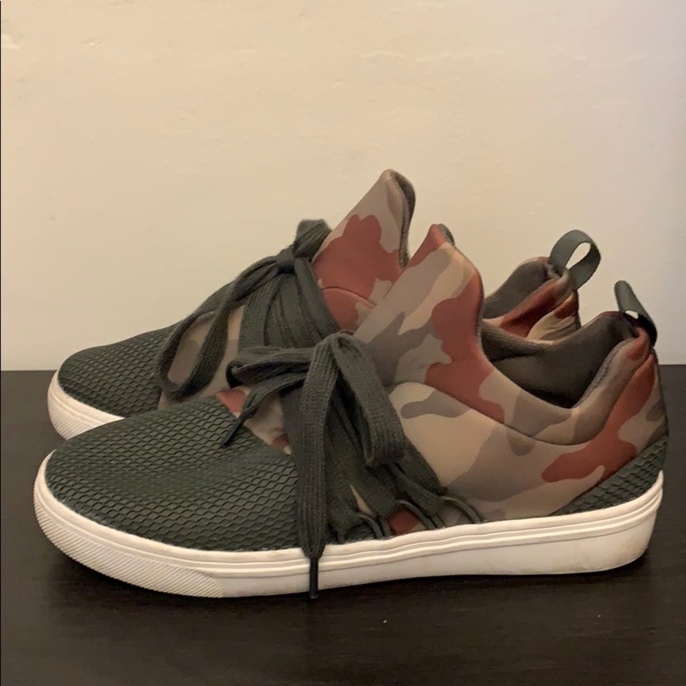 Steve Madden Camo Lancer Sneaker